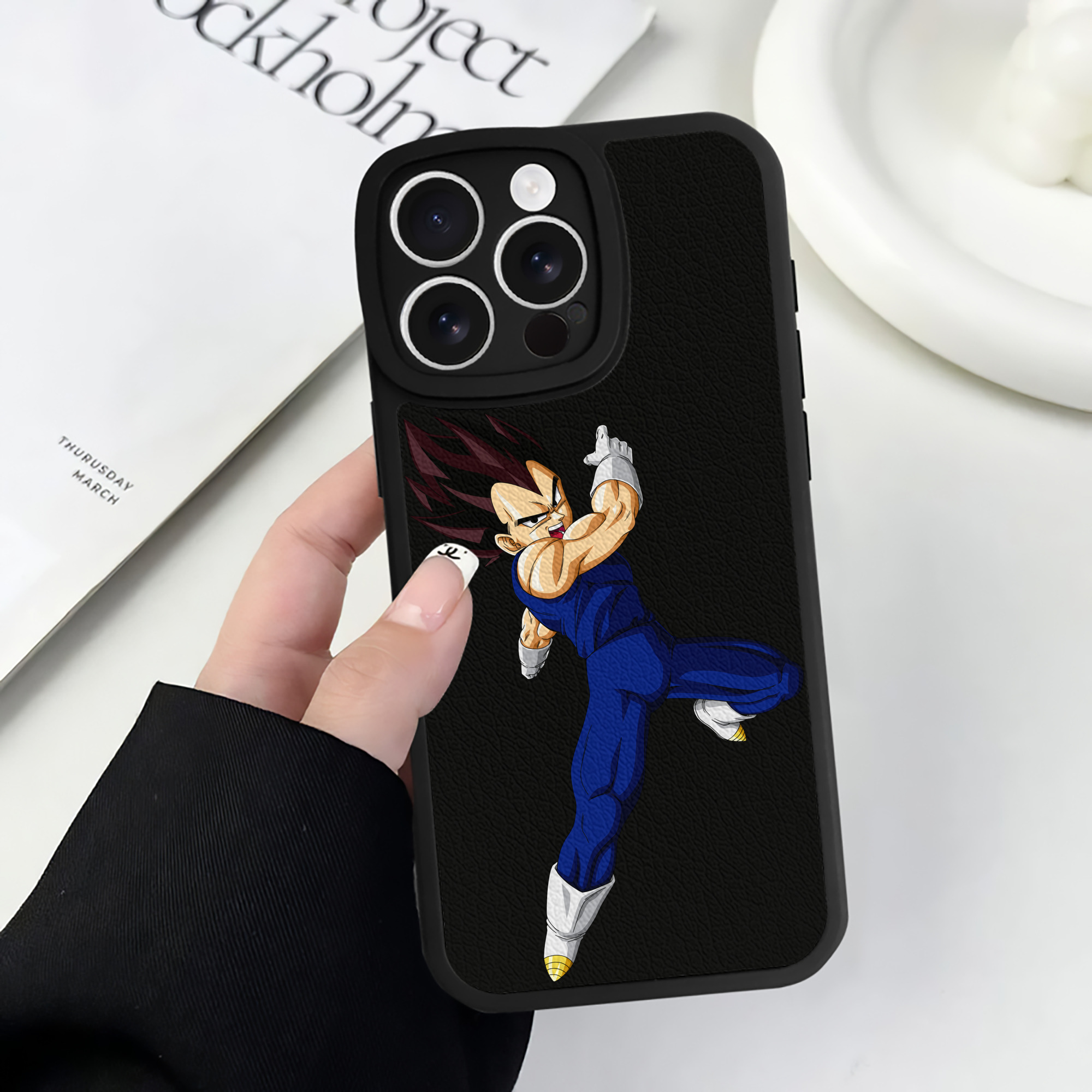 （画像用） ドラゴンボール ベジータ四世（Bejīta Yonsei）DRAGON BALL Vegeta IV 【iPhone 16シリーズ対応】シリコンスマホケース（レザー調） 材質：シリコン